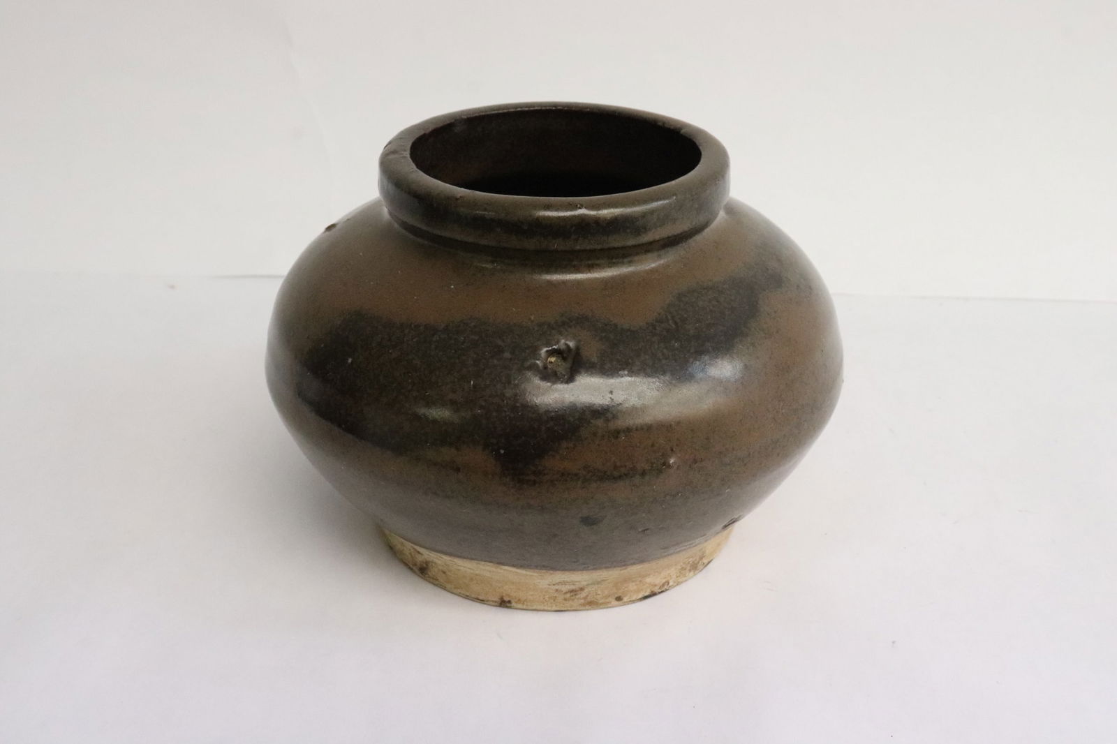 A Henan brown glazed earthenware jar (1 of 6)
