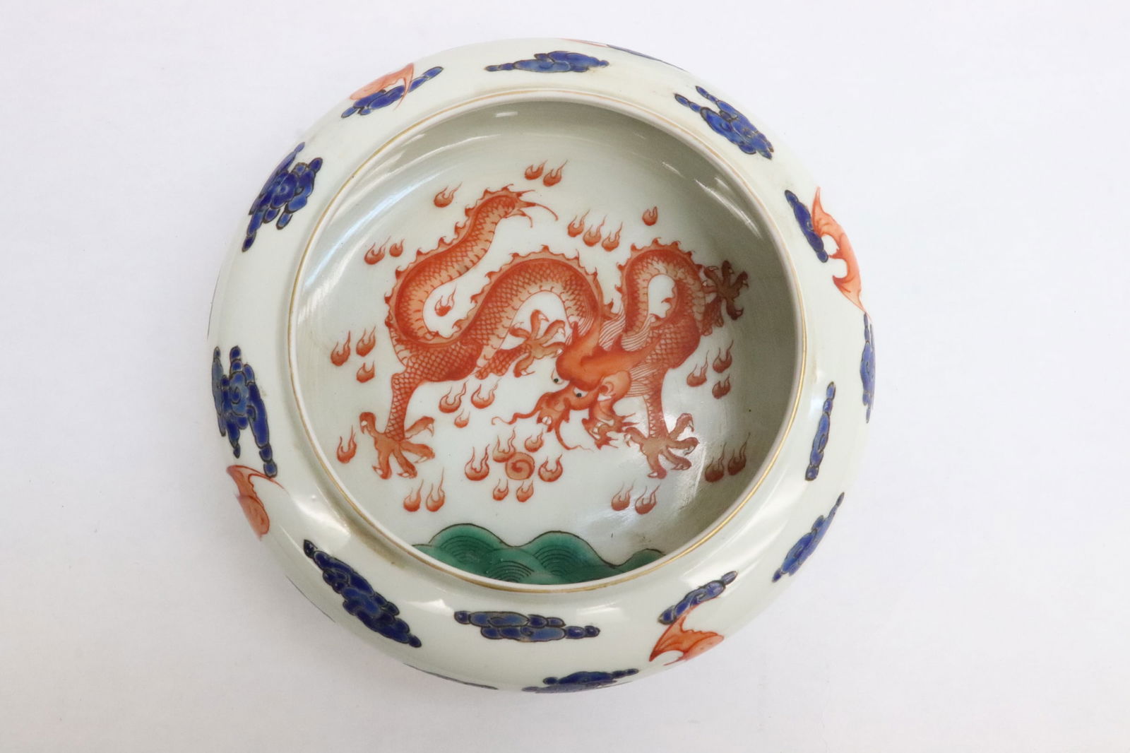 Beautiful Chinese doucai porcelain brush wash (1 of 8)