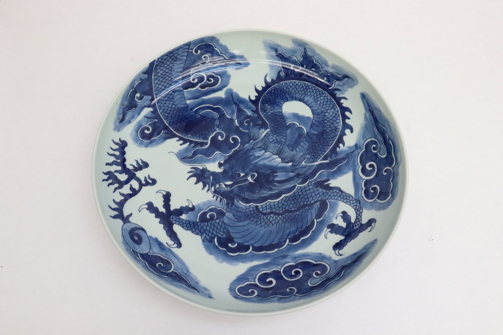 Fine Chinese blue and white porcelain charger: Fine Chinese blue and white porcelain charger, 2.7"x15.65"dia
