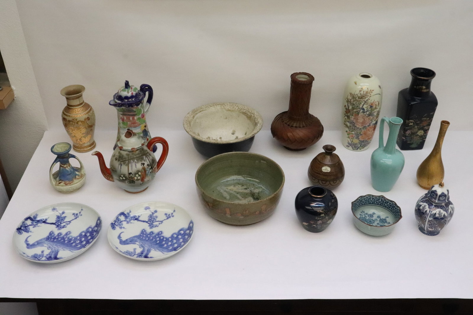 Group of Japanese porcelain pieces: Group of Japanese porcelain pieces, 2.25"x5.1"dia - 4.65"x9.65"dia