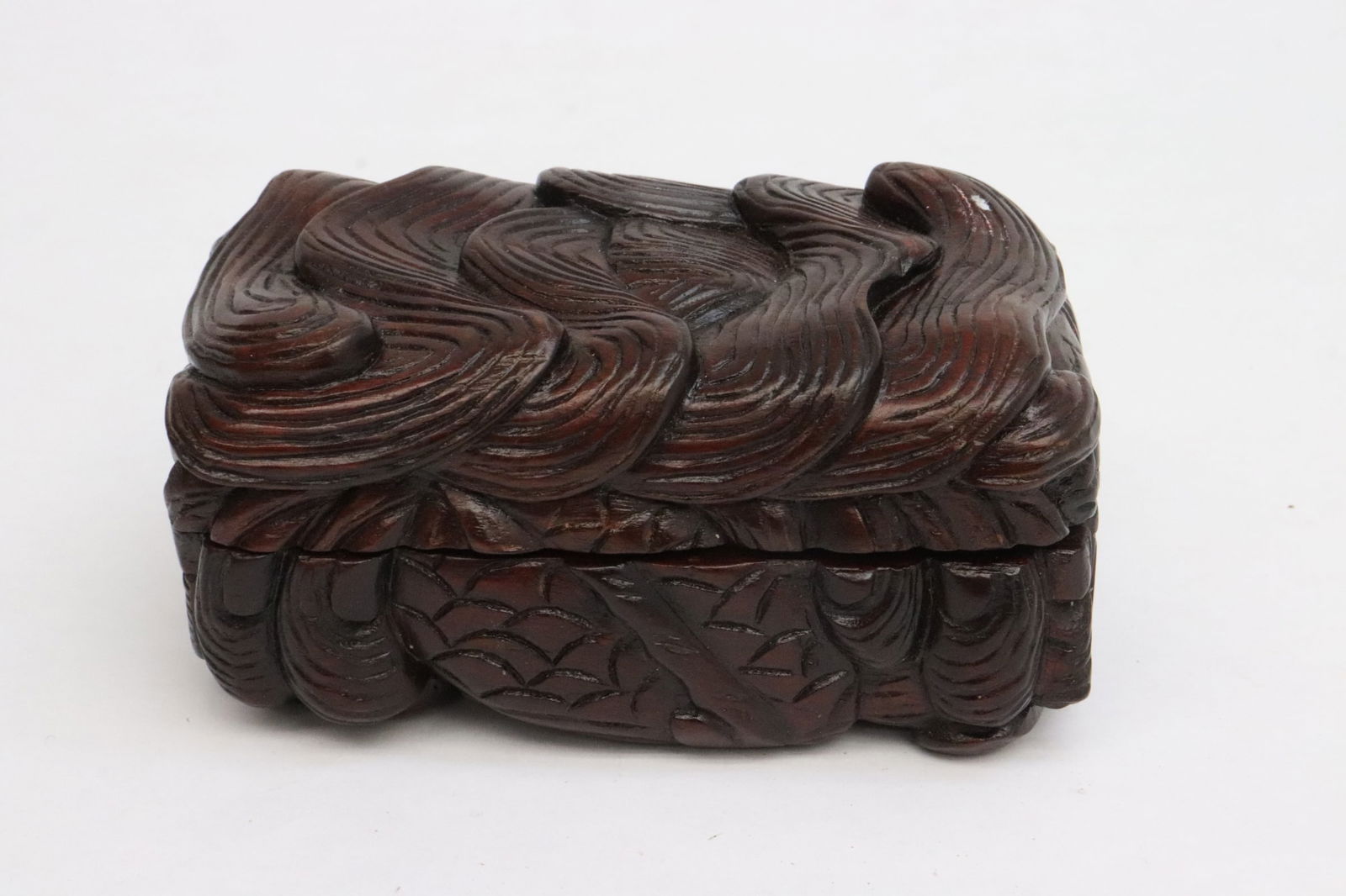 A wood carved box (1 of 6)