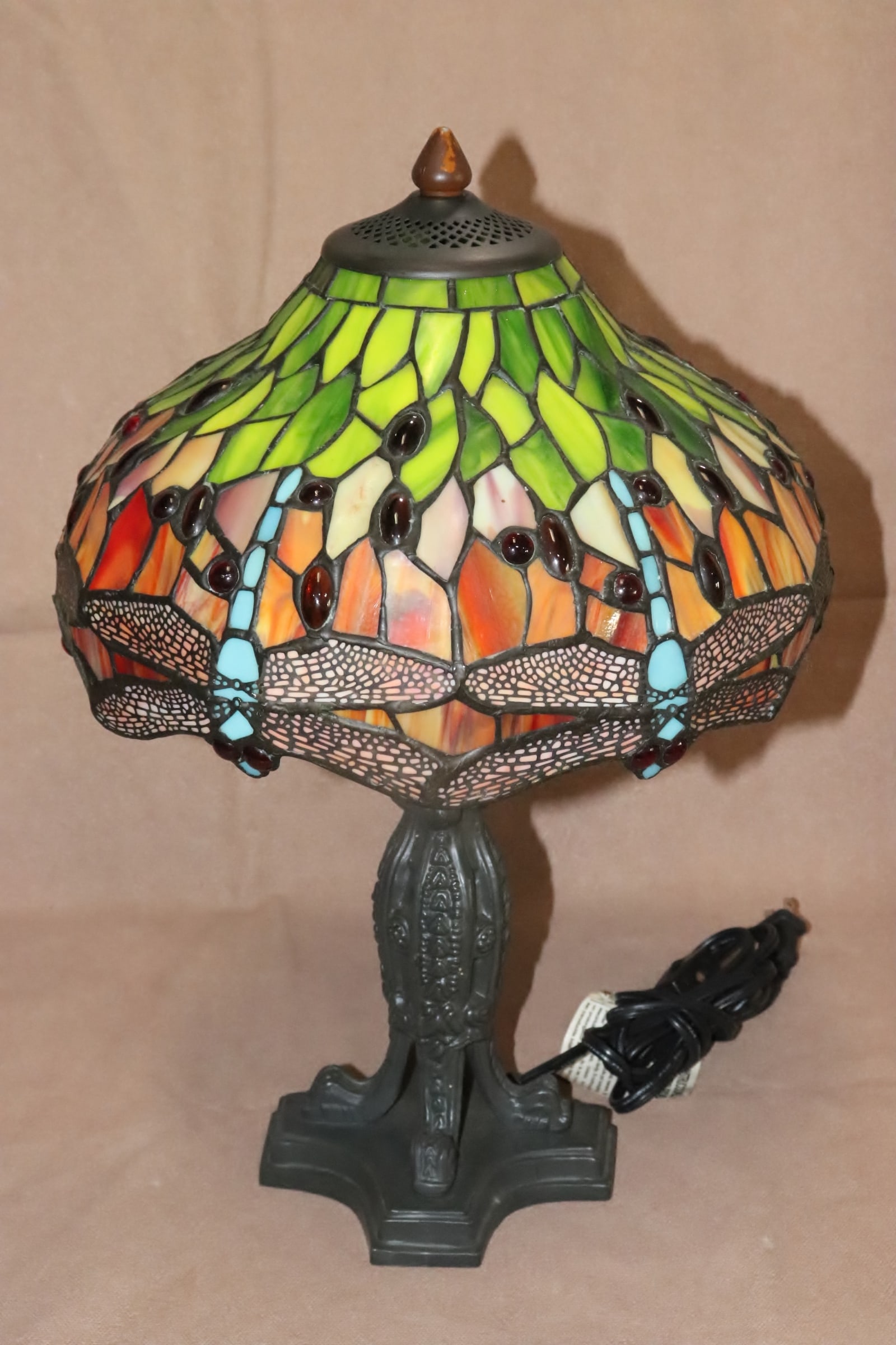 A leaded glass table lamp: A leaded glass table lamp, 17.7"H