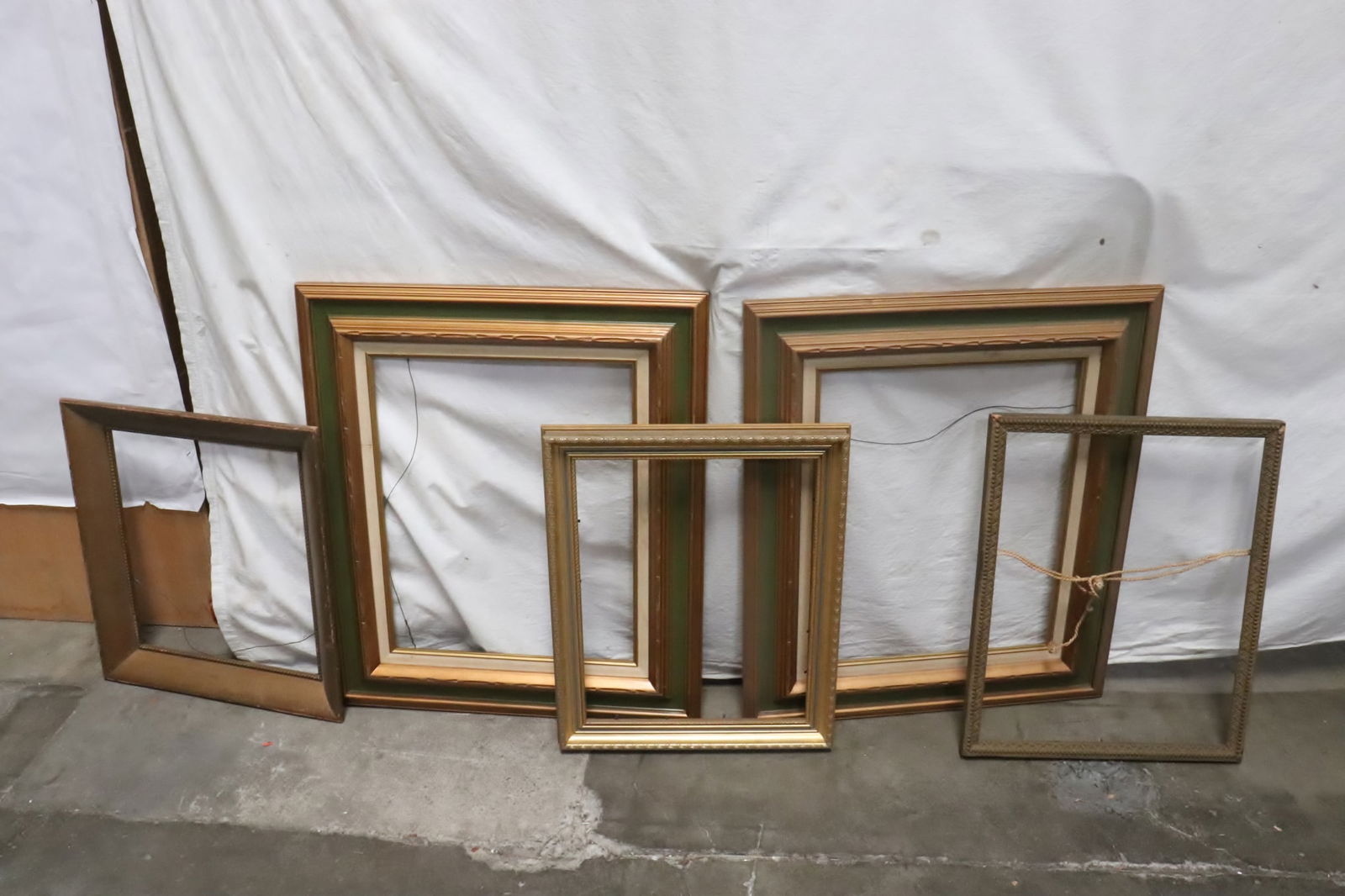 6 painting frames: 6 painting frames, 20.4"x18.5"x2.2" - 24.25"x28.3"x1.4"