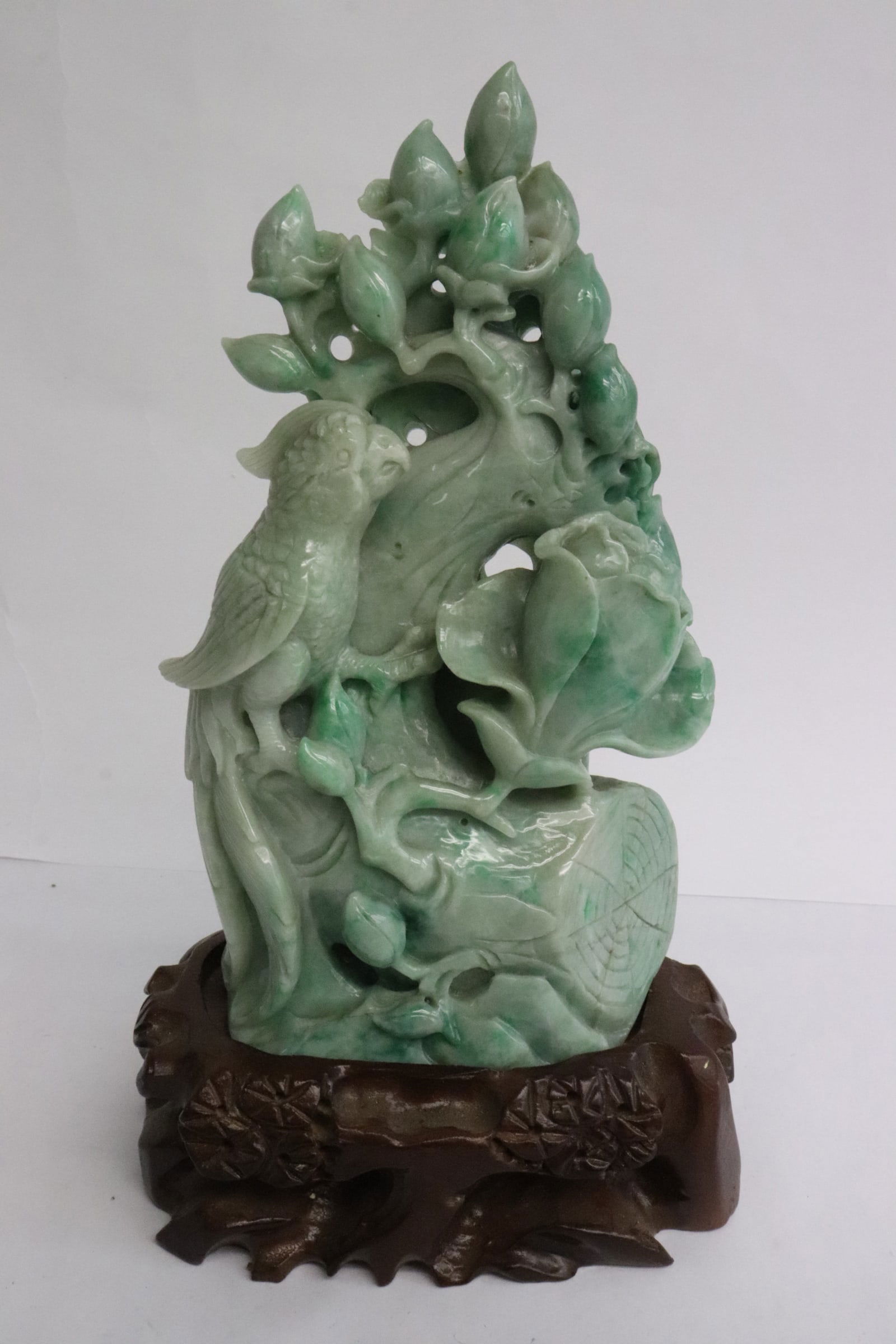 Chinese apple green jadeite carving (1 of 8)