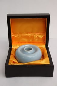 Chinese porcelain water dripper, Kangxi mark