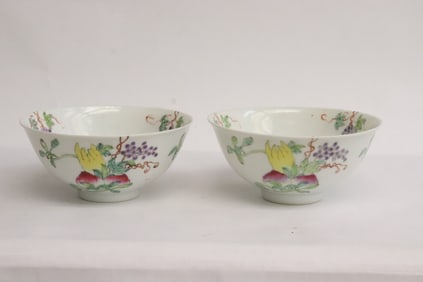 Pair Chinese vintage famille rose porcelain bowls