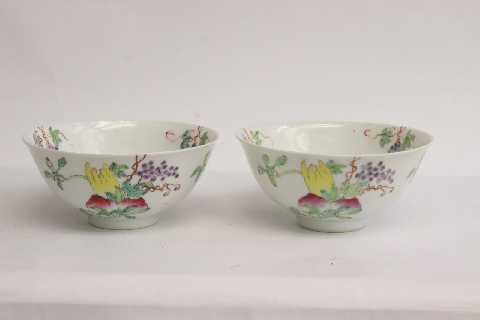 Pair Chinese vintage famille rose porcelain bowls: Pair Chinese vintage famille rose porcelain bowls, 2.2"x4.8"dia, 2.25"x4.85"dia