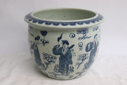 Chinese vintage blue and white porcelain planter