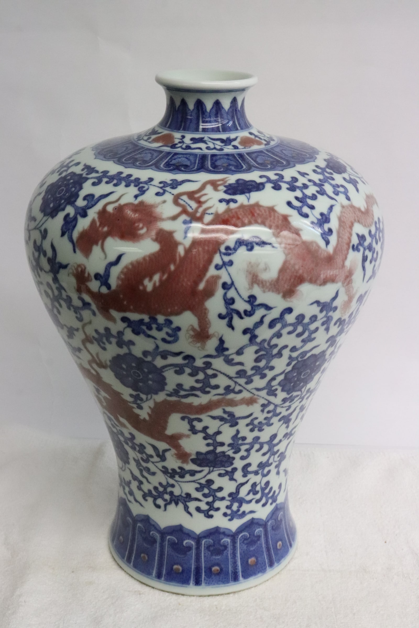 Chinese blue, red and white porcelain meiping: Chinese blue, red and white porcelain meiping, 13.2"x9"dia