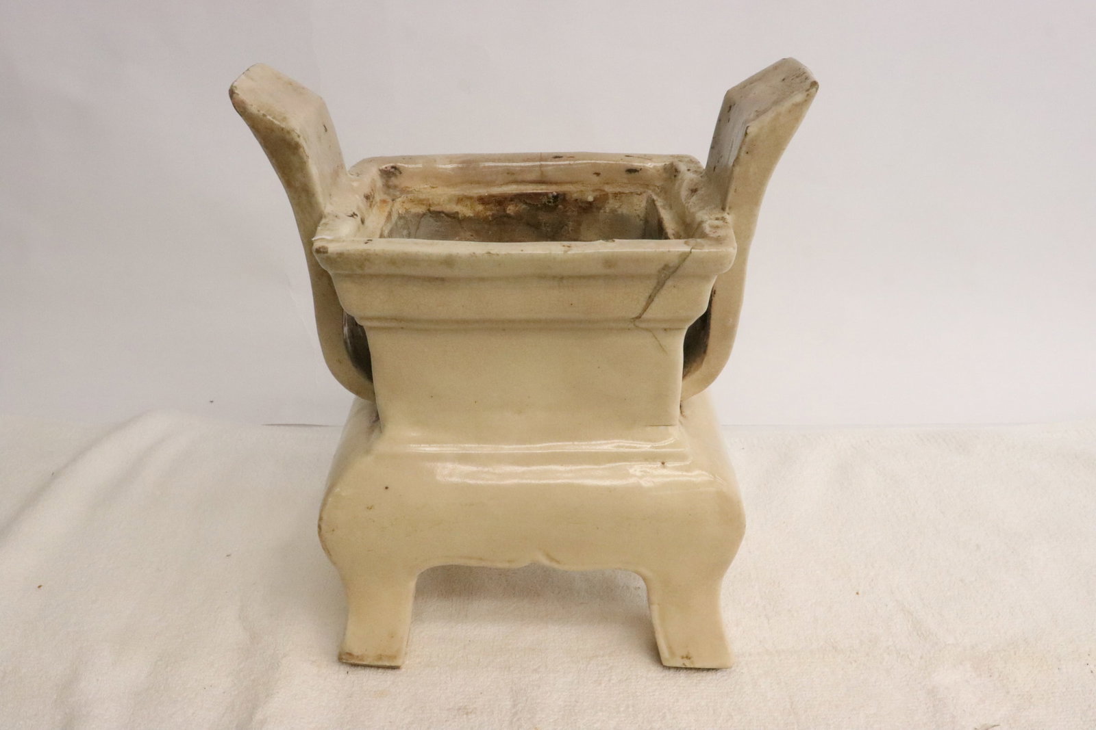 Chinese white porcelain handled censer: Chinese white porcelain handled censer, 9.25"x7.85"x4.65"