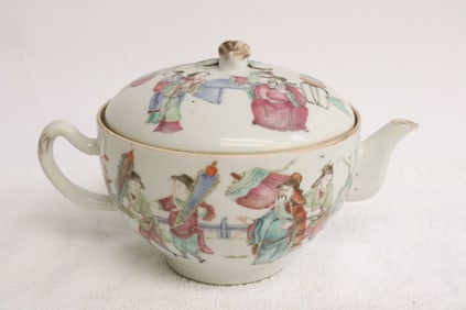 Chinese late 19th c. famille rose porcelain teapot