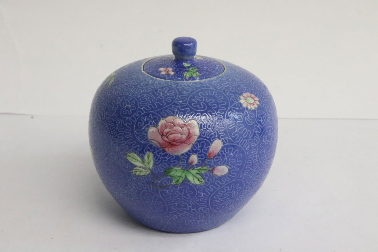 Chinese early 19th c. famille rose porcelain tea caddy (1 of 7)