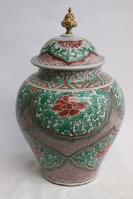 Chinese 17th c. porcelain covered jar, Shunzhi period