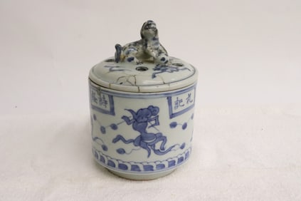 Chinese 16th/17th c. porcelain covered censer