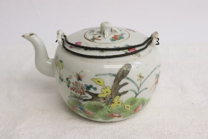 Chinese late 19th c. famille rose porcelain teapot