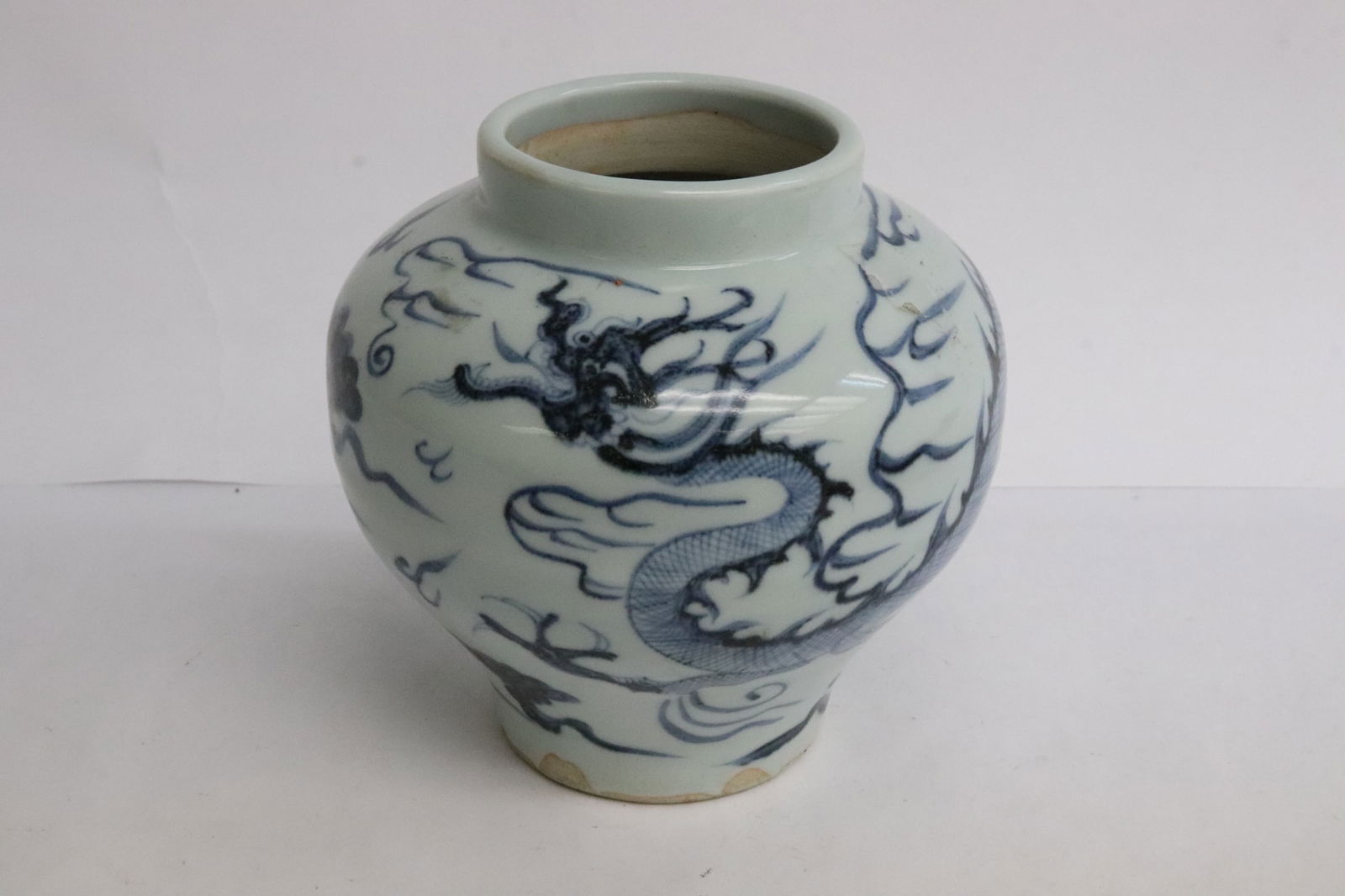 A blue and white porcelain jar: A blue and white porcelain jar, 5.1"x5.2"dia