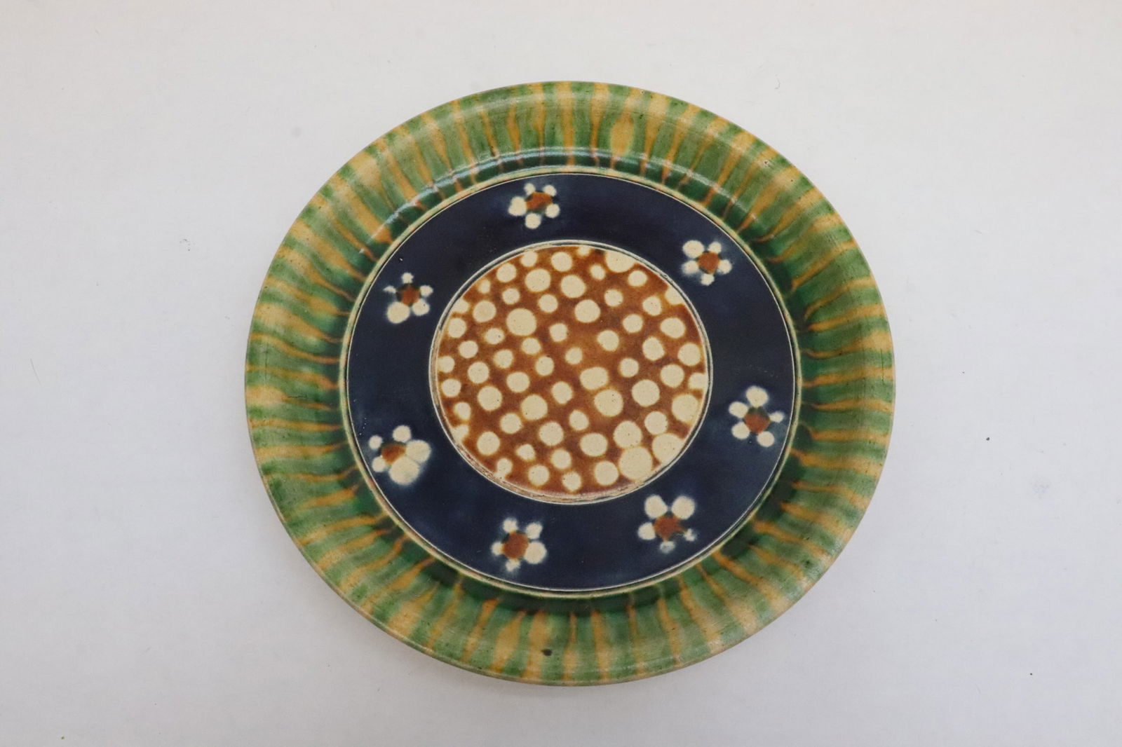 Chinese sancai earthenware plate (1 of 6)