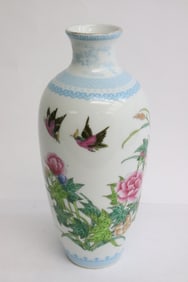 Chinese famille rose porcelain vase
