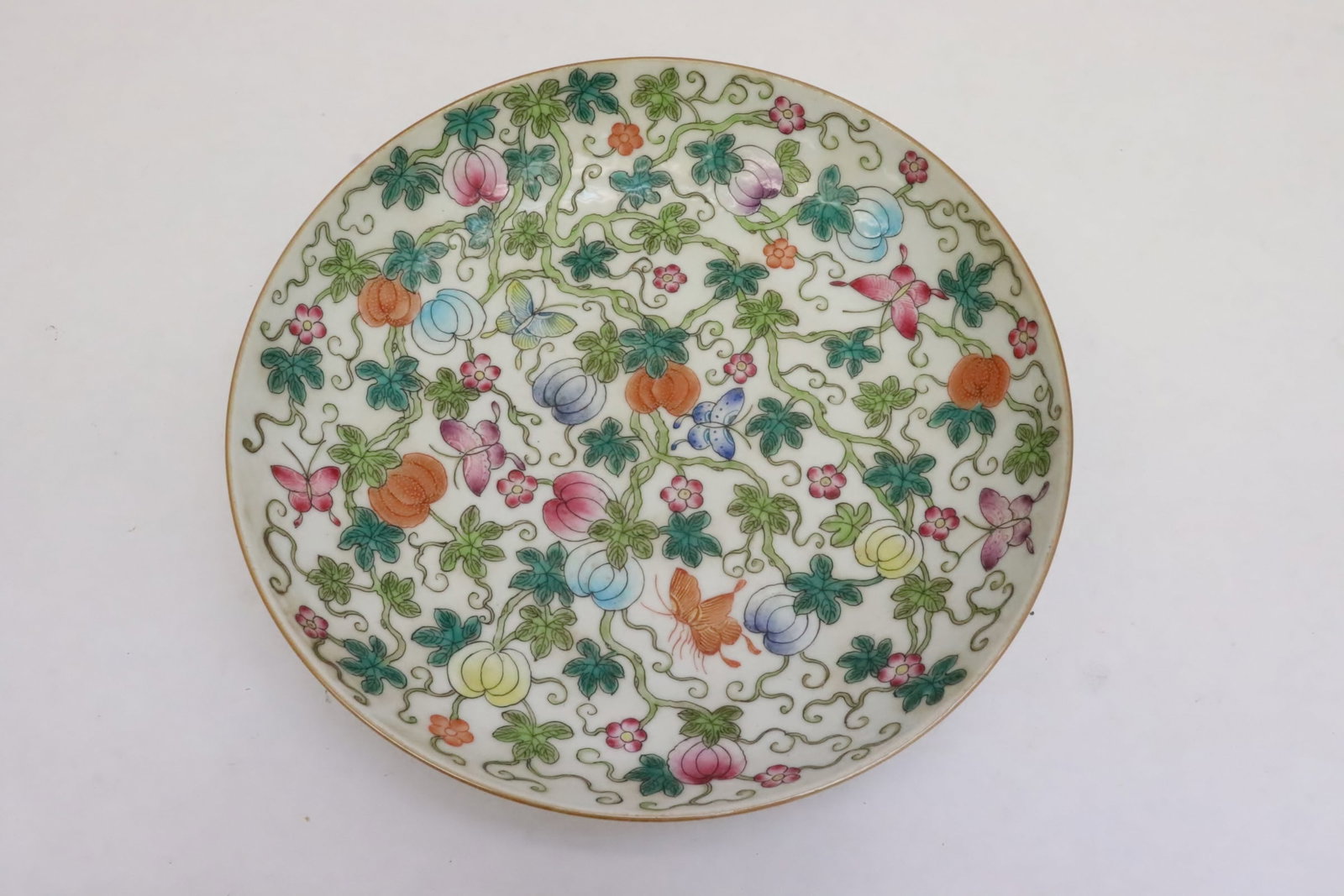 Fine Chinese famille rose porcelain plate: Fine Chinese famille rose porcelain plate, 1.85"x8.8"dia