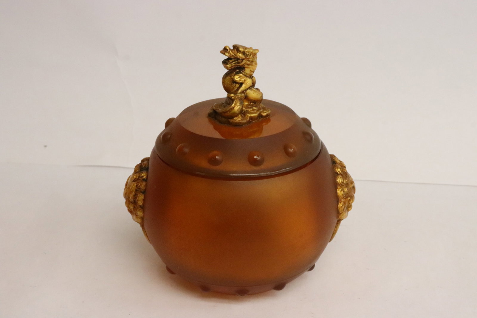Peking glass covered tea caddy: Fine Peking glass covered tea caddy with gilt metal finial and handles, 4.9"x4.7"x4.1" (box:3.7"x4.85"x4.85")