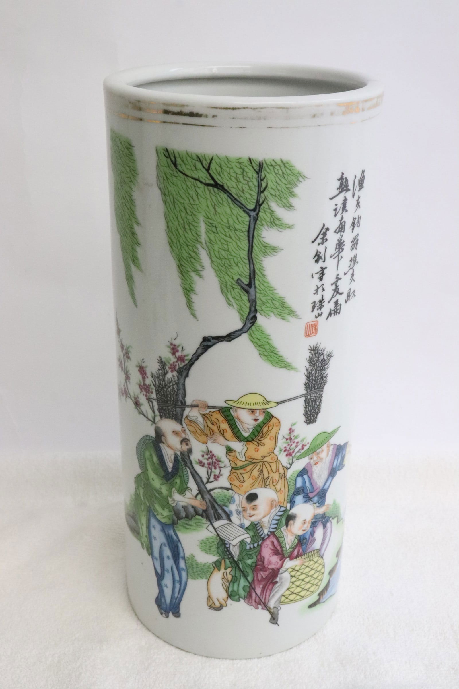 early 20th century famille rose porcelain hat vase: Fine early 20th century famille rose porcelain hat vase, 11"x4.8"dia