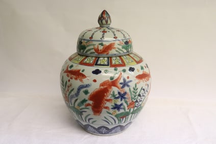 Chinese wucai porcelain covered jar