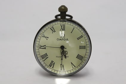 A table clock, does not run