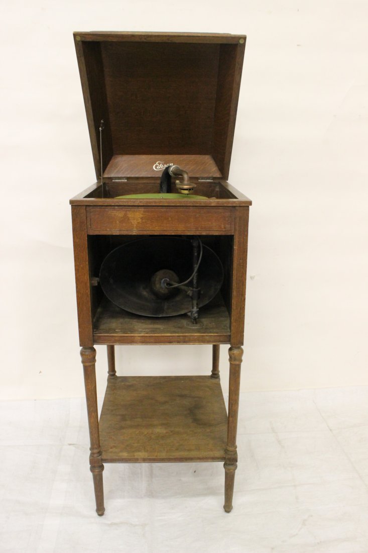early phonograph made by Shroyer Music co.: A rare early phonograph made by Shroyer Music co., Missouri, 41.7"Hx18.2"x21"
