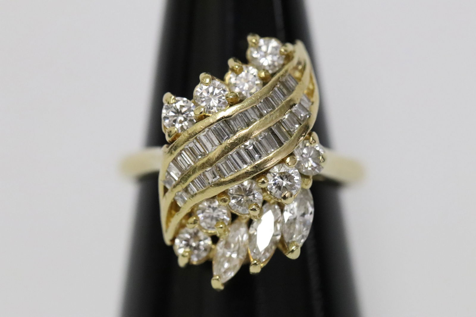 18K Y/G diamond ring (1 of 10)