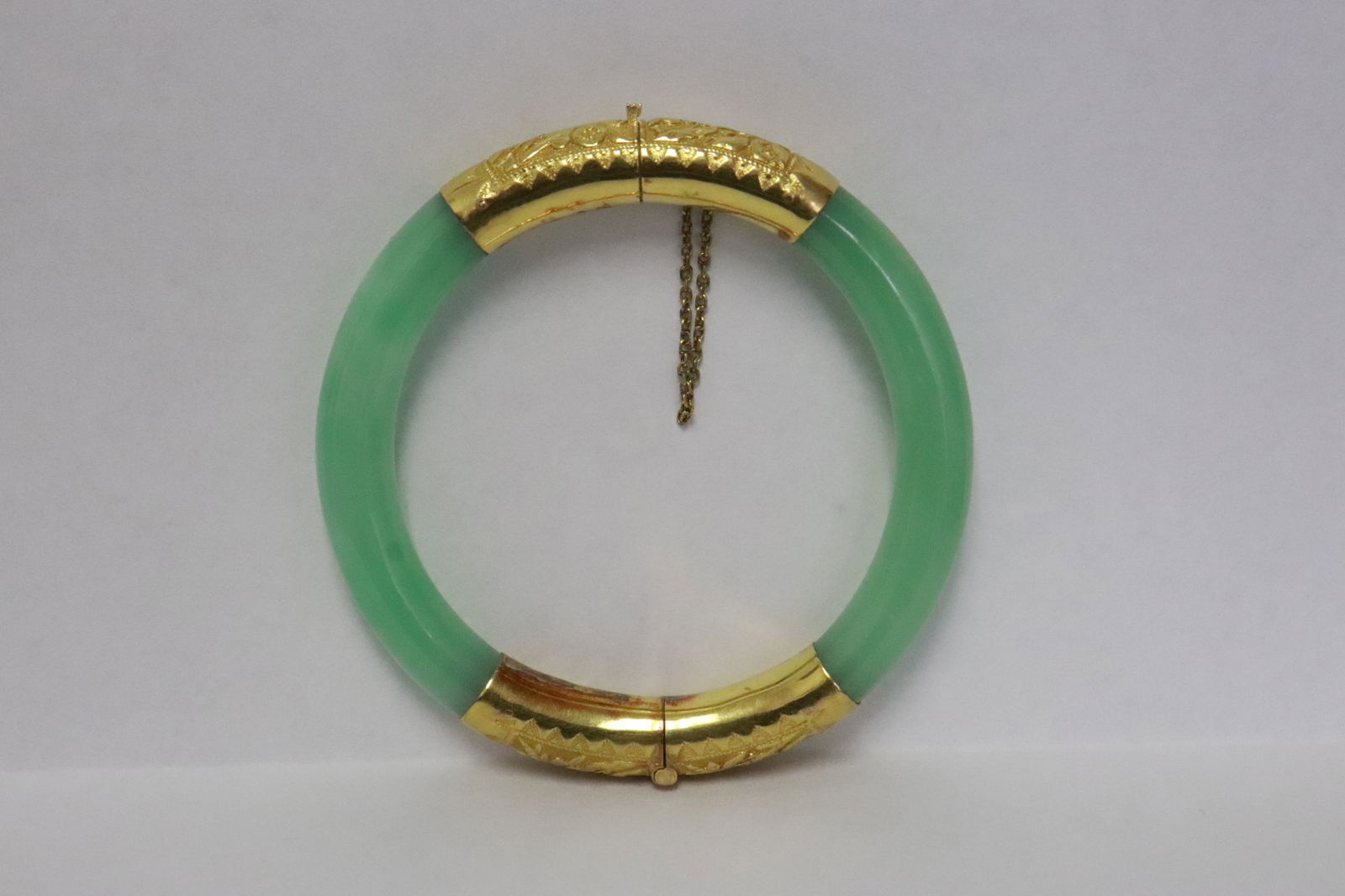 jadeite bangle w/ 18K-22K guard & clasp, GIA certificate (1 of 10)