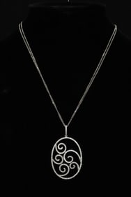 18K W/G diamond pendant w/ 18K necklace