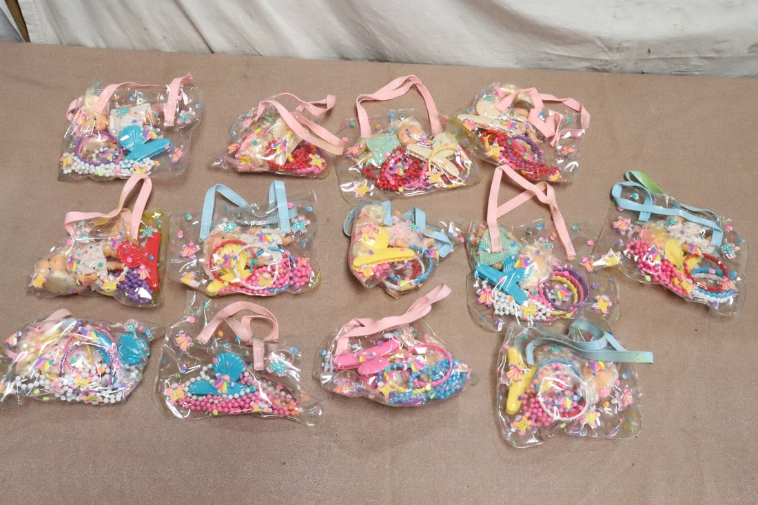 13 vintage pocket dolls in original plastic sleeve: 13 vintage pocket dolls in original plastic sleeve