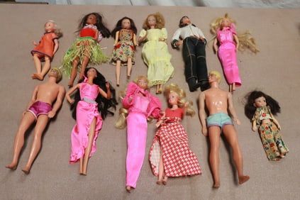 Lot of vintage Barbie and Ken dolls