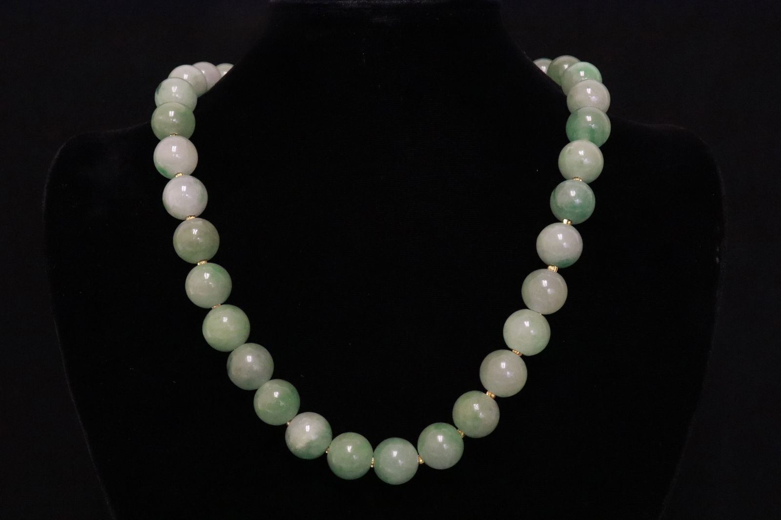 Chinese jadeite bead necklace w/ 14K ball clasp (1 of 10)