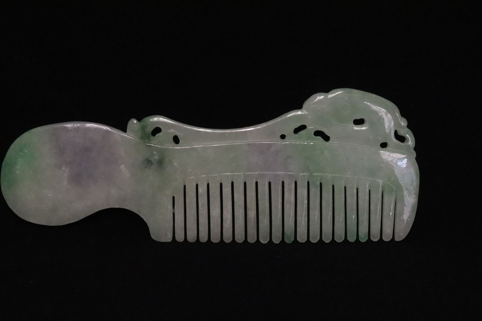 A very rare jadeite carved comb (1 of 9)