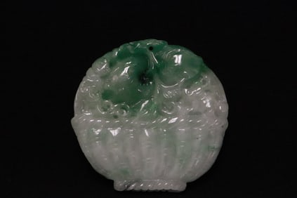 Fine Chinese jadeite carved ornament