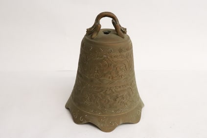 A vintage heavy Chinese bronze bell, Xuande mark