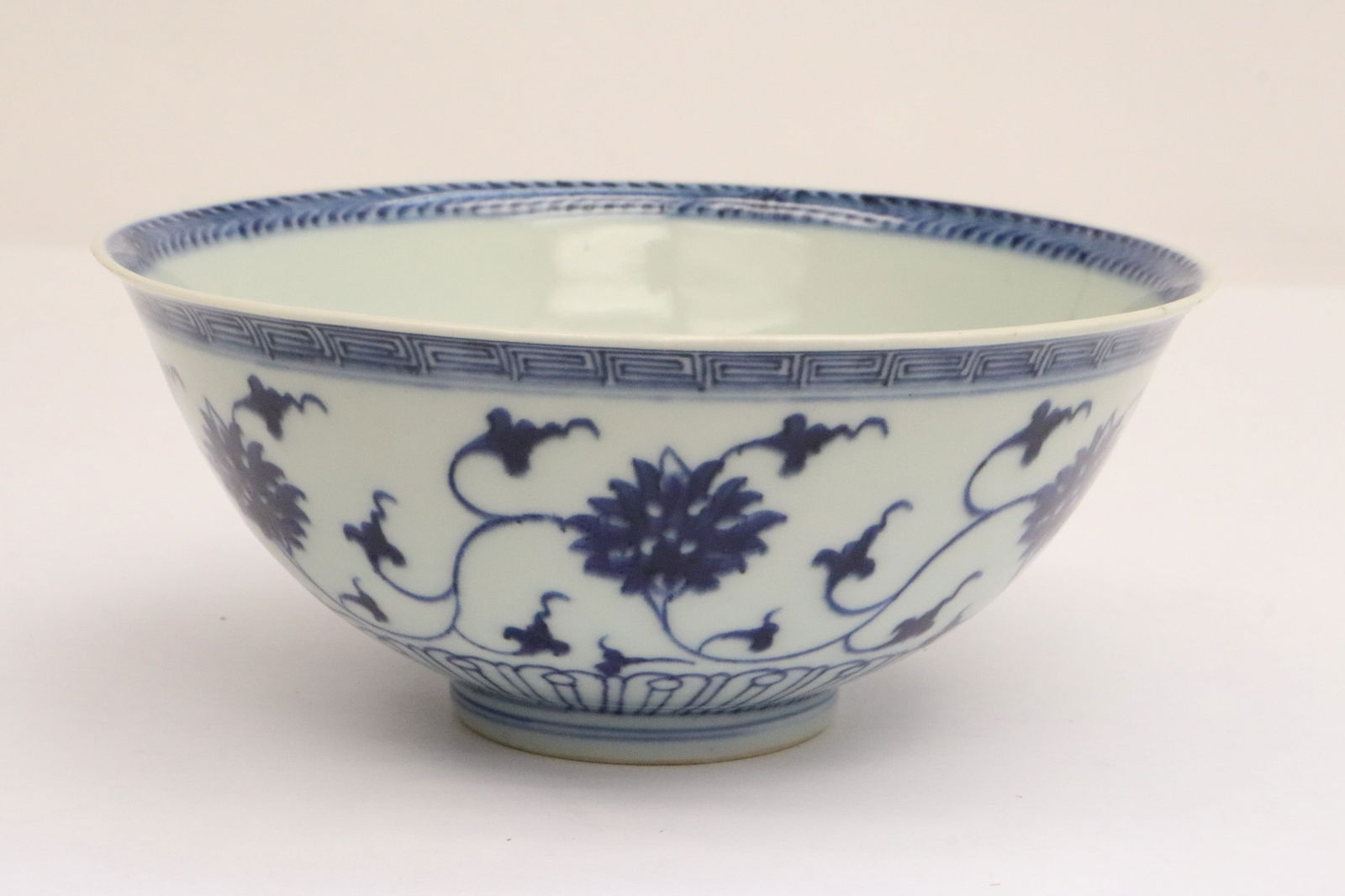 Chinese 17th c. b&w porcelain bowl, Kangxi period (1 of 9)