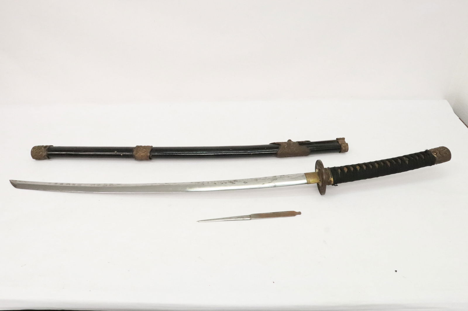 A vintage Japanese samurai sword (1 of 16)