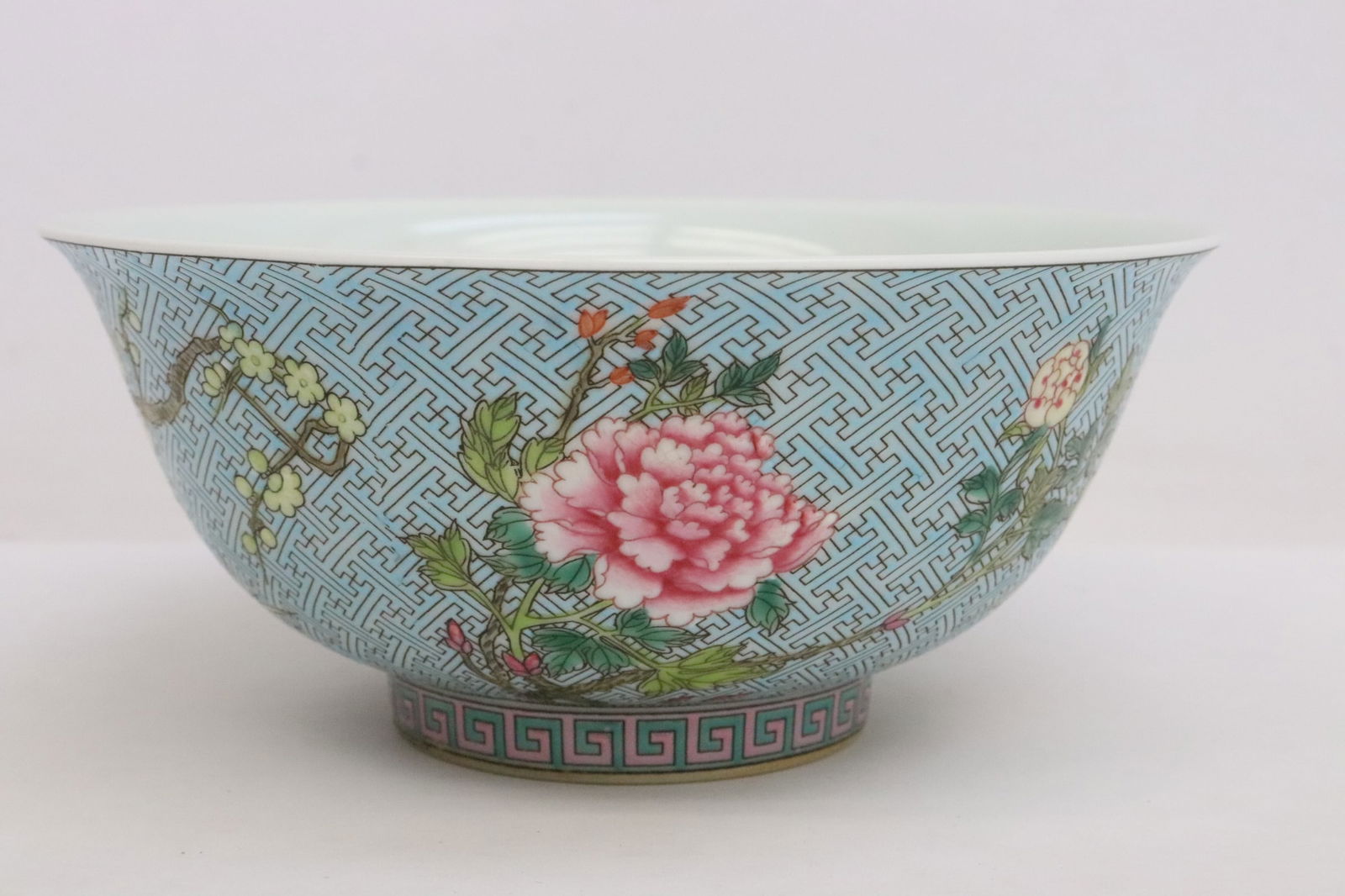 Chinese famille rose porcelain bowl (1 of 9)