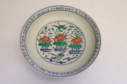 Chinese wucai porcelain plate