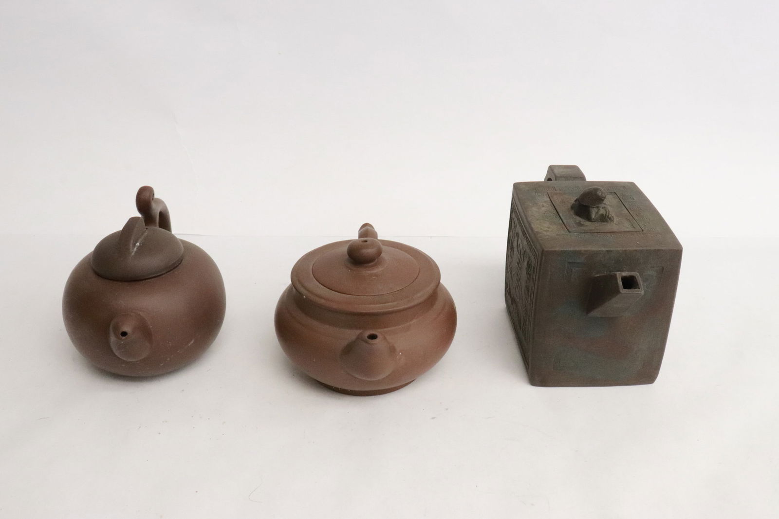 3 Chinese Yixing teapots (1 of 11)