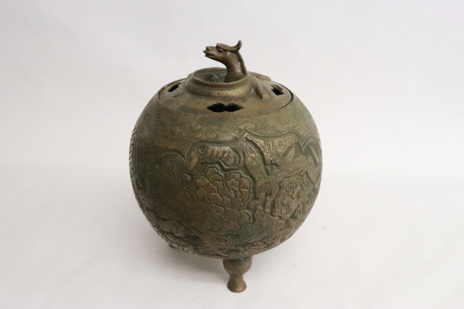 A round bronze covered censer: A round bronze covered censer, 7.85"x6.35"dia