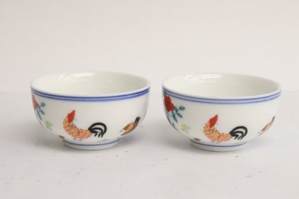 Pair Chinese wucai porcelain tea bowls