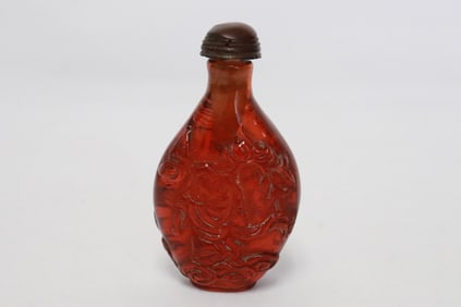 A vintage Chinese Peking glass snuff bottle