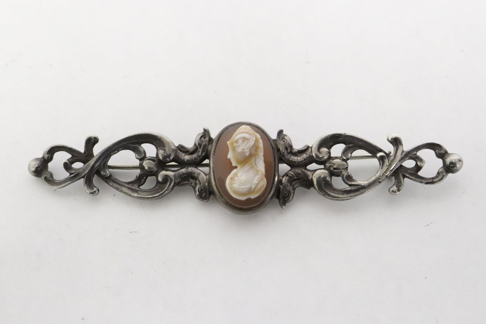 Victorian silver brooch w/ a carved agate cameo (1 of 6)