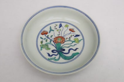 Fine wucai porcelain plate