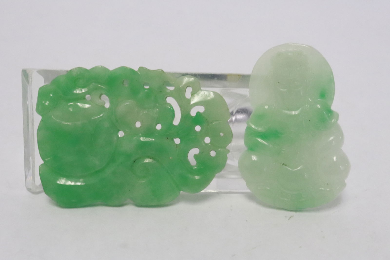 2 apple green jadeite like stone carved ornaments (1 of 10)