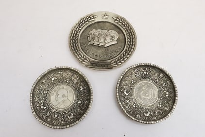 3 white bronze small plates