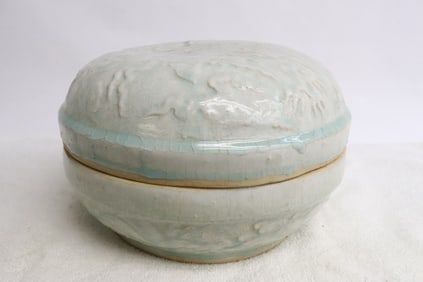 Chinese celadon large crackleware box